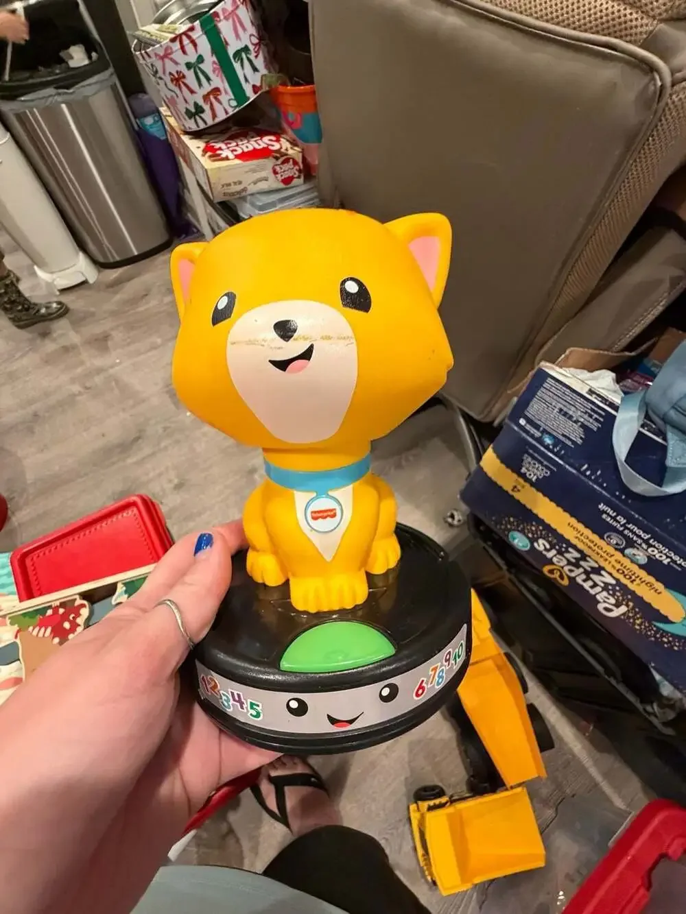 Fisher-Price Laugh & Learn Crawl-After Cat on a Vac Musical Baby Toy